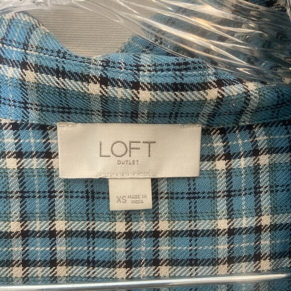 Loft Blue Black And White Button Up Shirt Size XS - Picture 3 of 7